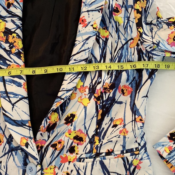 Splashy multi colored blazer. size small - Picture 7 of 8